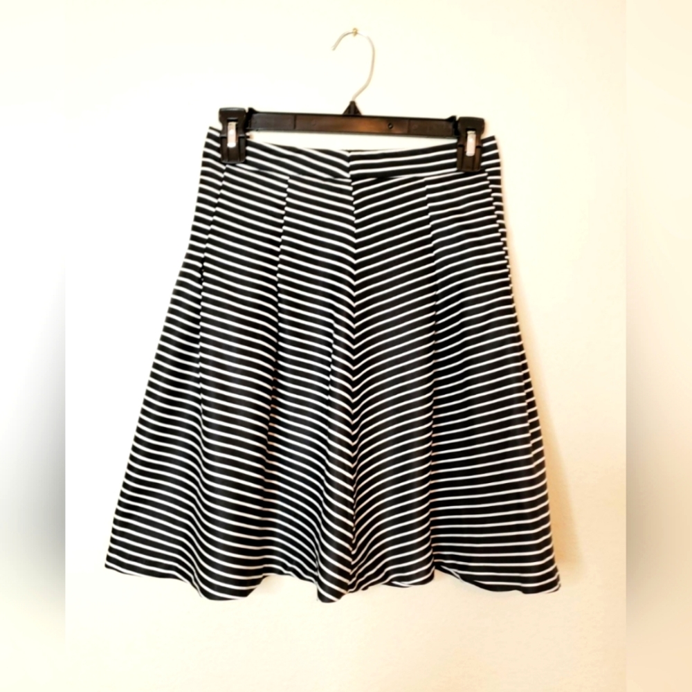 NWT The Limited Blk/White Striped Skirt